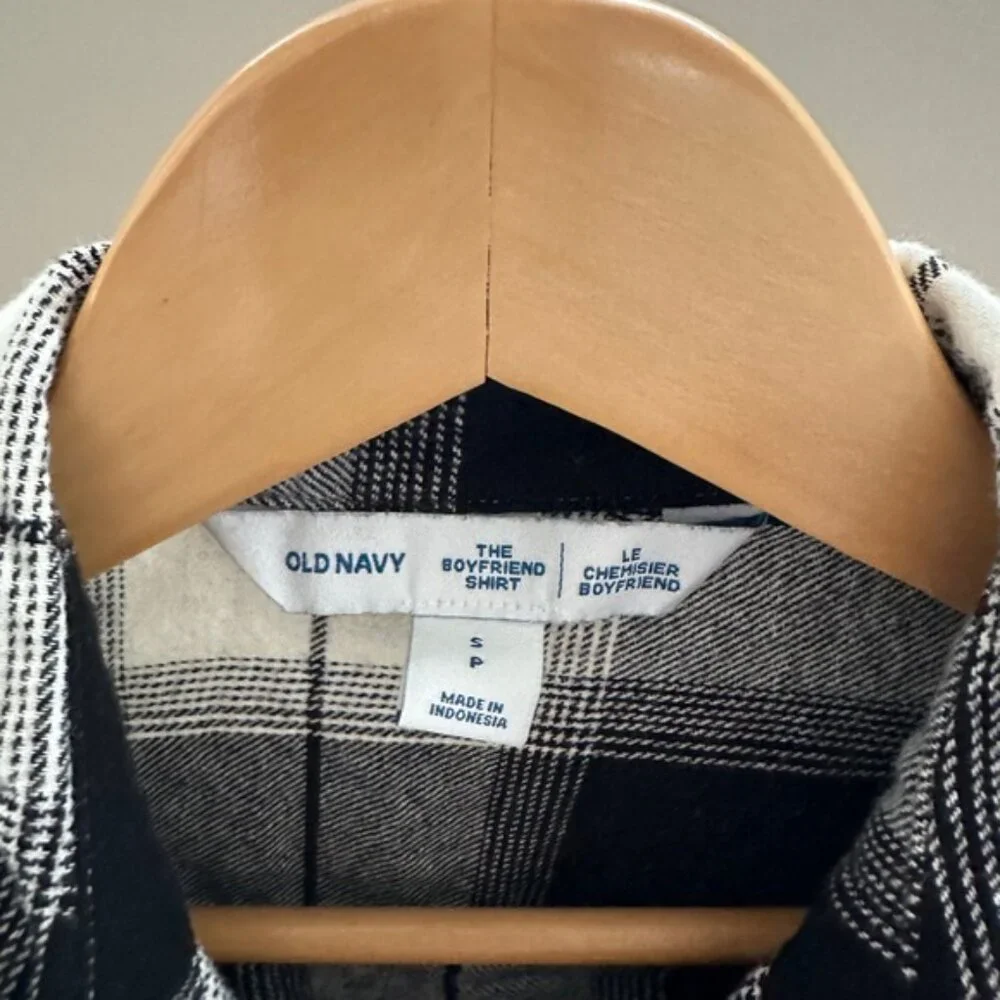 Old Navy Plaid “The Boyfriend” Shirt – Black & White – Size Small - Picture 3 of 4